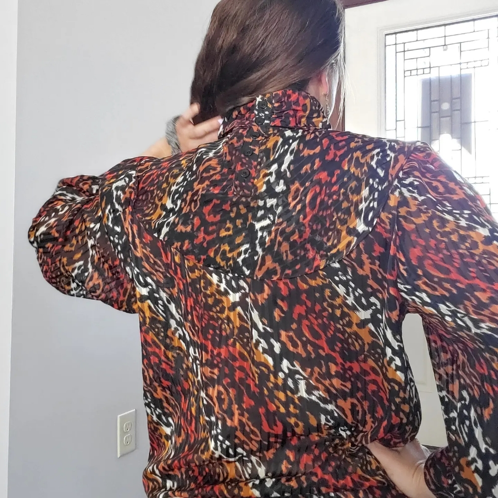 Monarch/leapord print blouse - fits medium - Picture 3 of 4